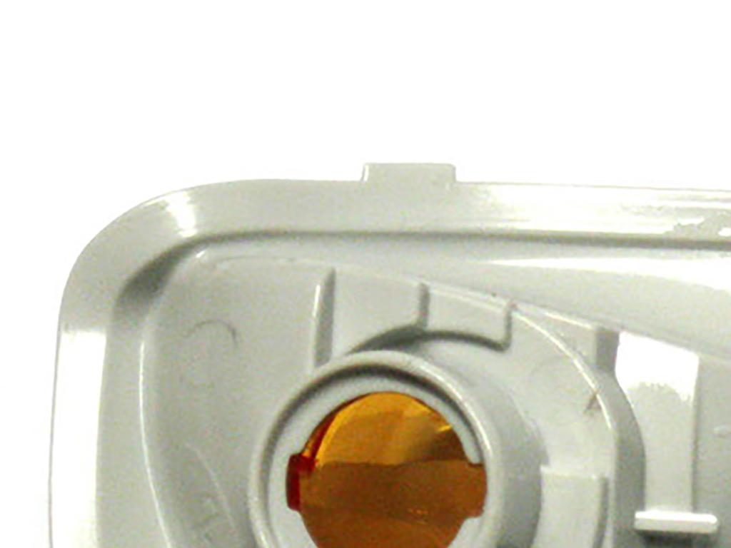 Renault Master 2010 - YELLOW turn signal with WHITE BULB in the left mirror