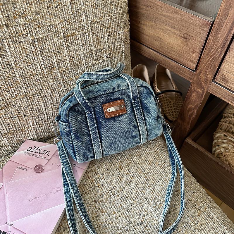 

Fashion autumn new foreign style personality niche design small square bag 2025 casual women texture shoulder messenger bag синий