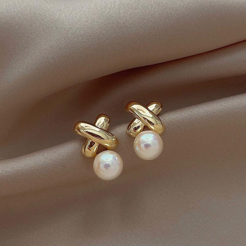 Vintage Cross Pearl Earrings Minimalist Elegant Studs Luxury High-End Jewelry for Women