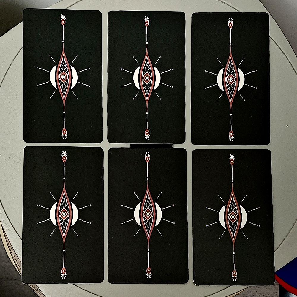 Pachet Tarot Roșu Murdar 10,3*6cm 78 Cărți Tarot Canalizează Energia Prin Tușe Îndrăznețe și Contraste Izbitoare