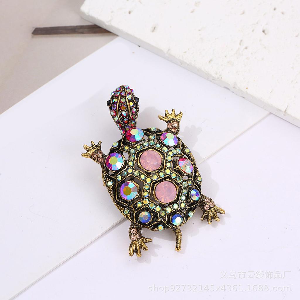 Elegant Turtle Brooches with Rhinestones Unique Turtle Pin Unisex Pins Alloy Texture Suitable for Fashionable Outfits