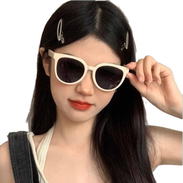 Retro Street Style Oversized White Frame Sunglasses with UV Protection