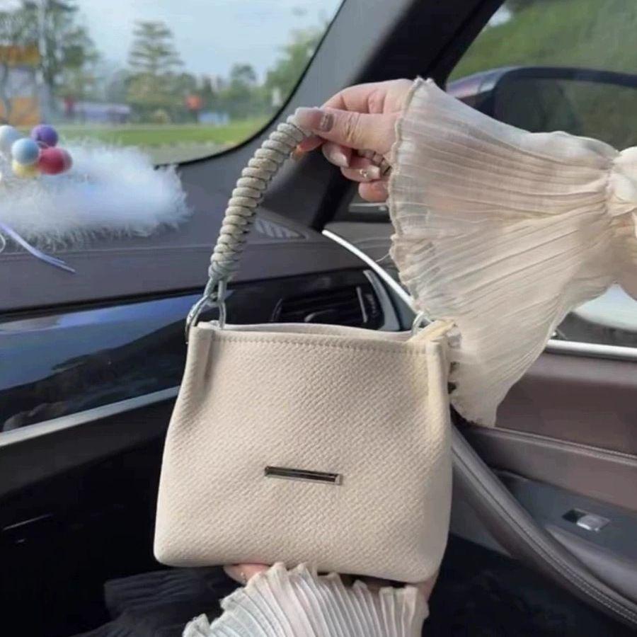 

Bag women s new trendy simple niche design casual texture portable shoulder messenger bag chain bag versatile bag + messenger chain белый