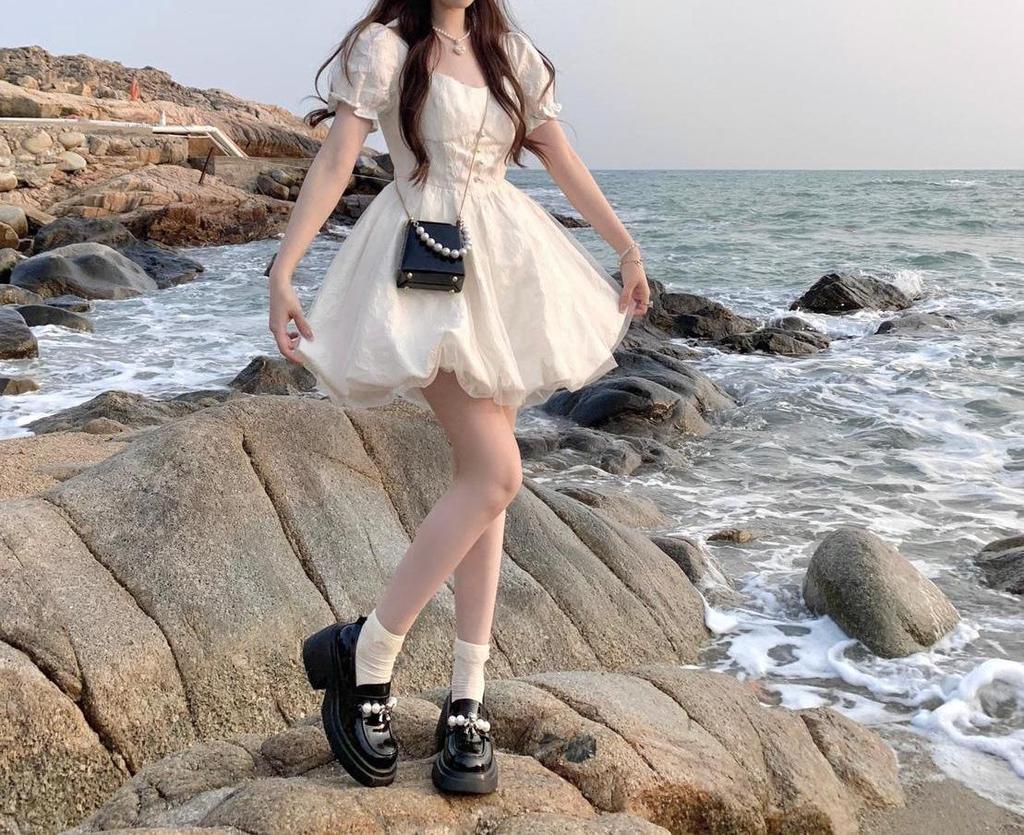 Elegant French Patchwork Puff Sleeve Dress: Floral Bud Skirt for a Sweet and Spicy Princess Look