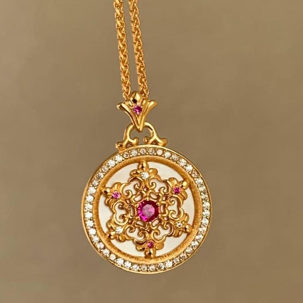 Vintage Iris Snowflake Compass Pendant Gold Necklace for Women - Elegant, Niche Luxury Design