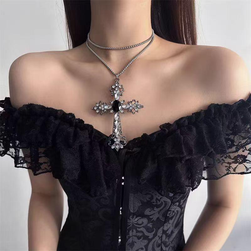New women s necklace retro classic black long diamond-encrusted niche high-end cross sweater chain jewelry accessories