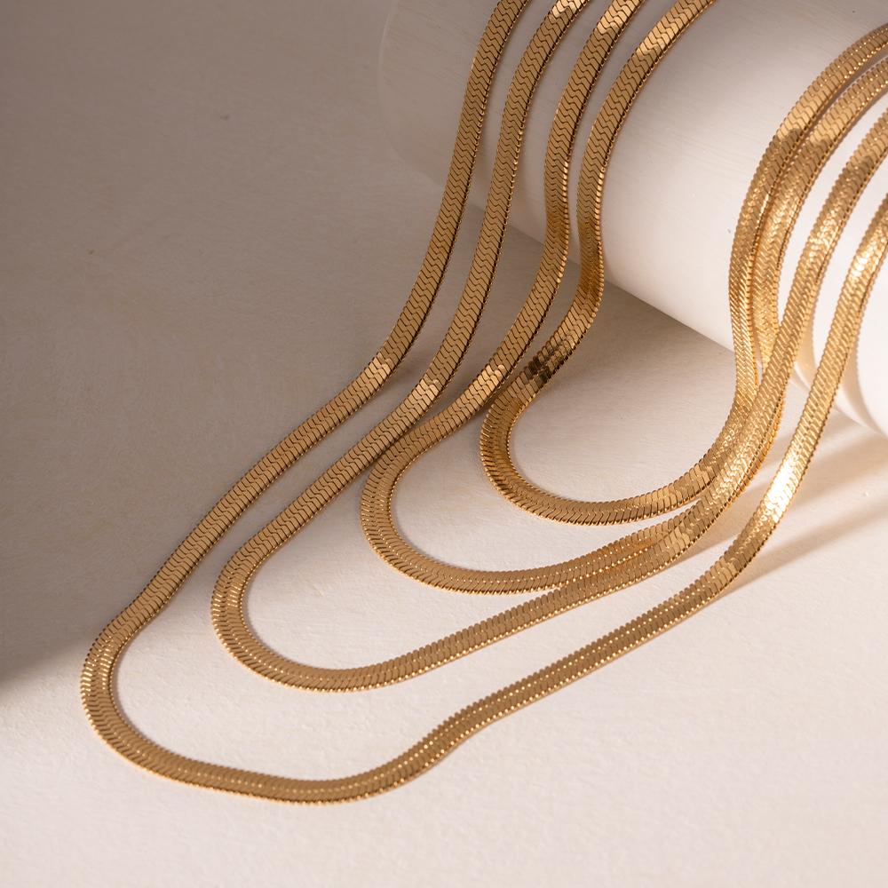 Youthway 4mm Wide 18K Gold Plated Stainless Steel Minimalist Blade Chain Necklace for Women Waterproof Fashion Jewelry Gift