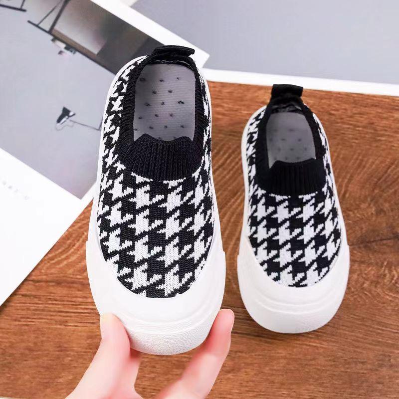 

Children s board shoes spring and autumn new boys sports shoes fashion breathable girls fly knitting kindergarten indoor board shoes cloth shoes 33 чёрный