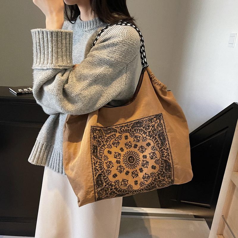 Retro fashion portable large-capacity bag women's 2025 new autumn and winter ethnic style tote bag feeling shoulder bag