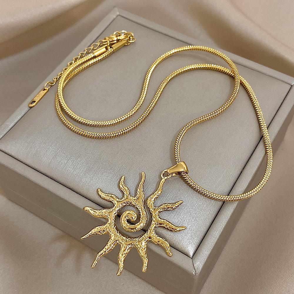 Vintage Chic Sun Shaped Pendant Stainless Steel Necklace Statement Golden Fashion Jewlery Gift