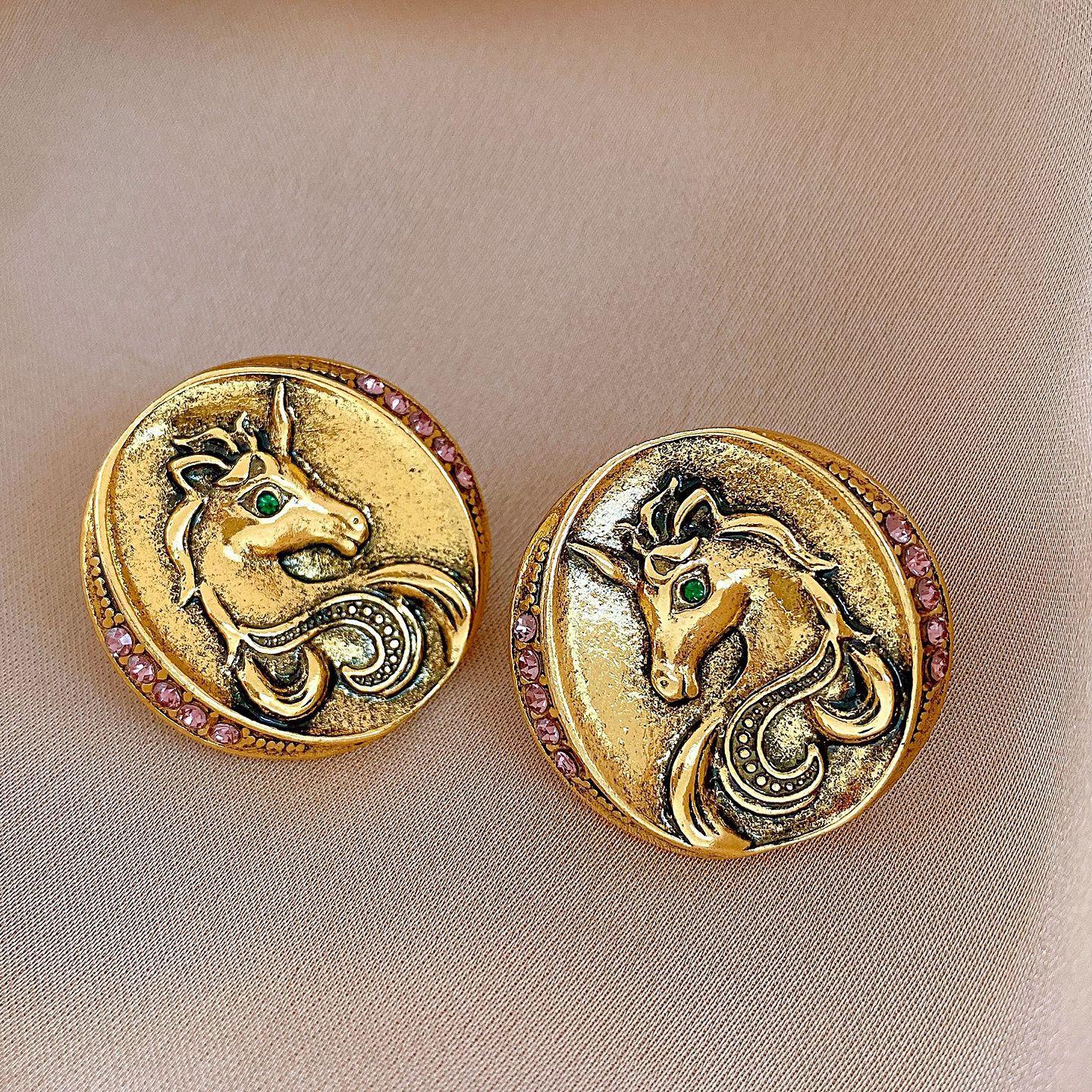 Medieval horse statue oval pleated earrings stud earrings European and American exaggerated earrings women
