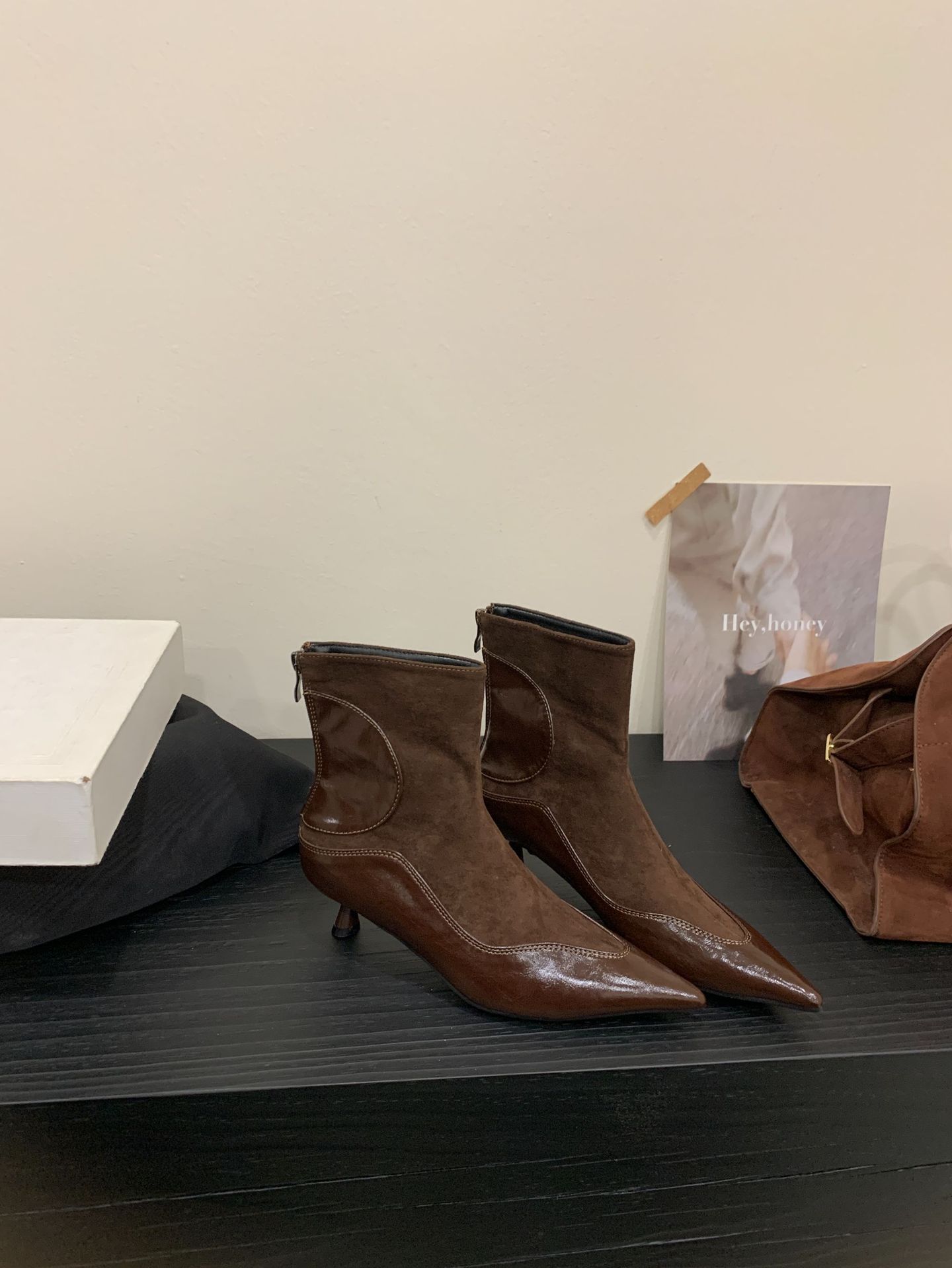 

2025 новые осенне-зимние остроносые ботильоны на плоской подошве женские замшевые тонкие ботинки эластичные ботинки цветные ботильоны 39 коричневый