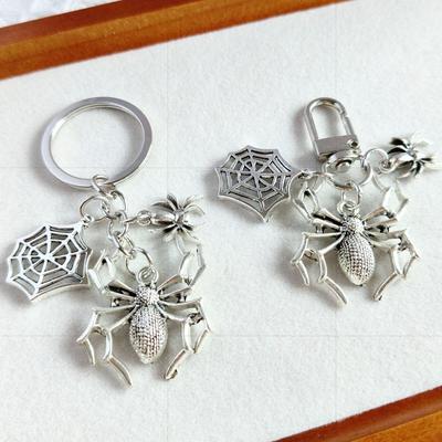 Europäischer Gotischer Spinnennetz-Spinnen Schlüsselanhänger: Halloween Retro Anhänger Geschenk