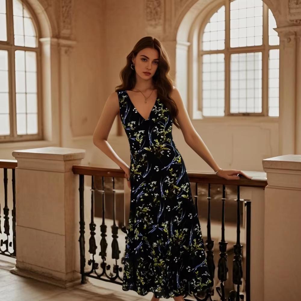 

Spring/Summer 2025 Women s Slimming Floral Sleeveless V-Neck Dress Small