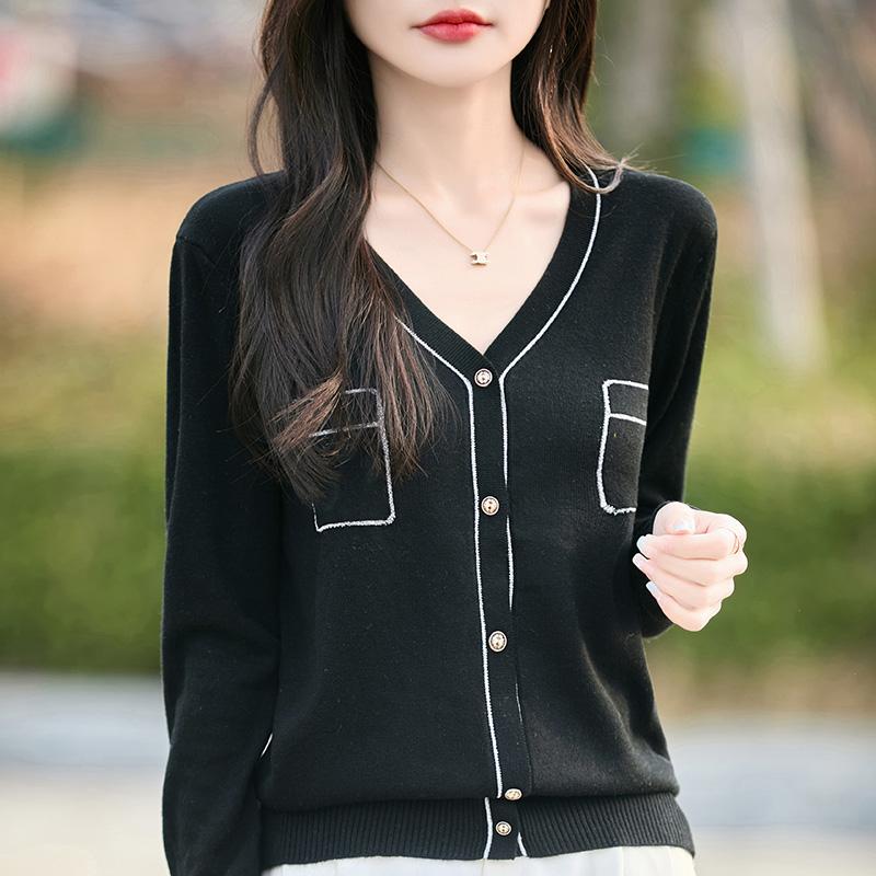 Damekardigan i lett 50% ull 50% morbærsilke - Allsidig strikkeplagg for alle årstider for komfort og stil hele året