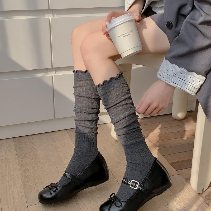 Female Fall Fashion New Line of Lace Vertical Stripe Calf Pile Pile Socks