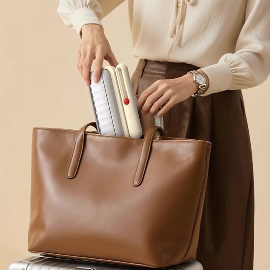 Lint Roller Ergonomic Non-Slip Foldable Handle Tear-off Sticky Sheets Reusable Lint Roller Cat Hair Remover Tool