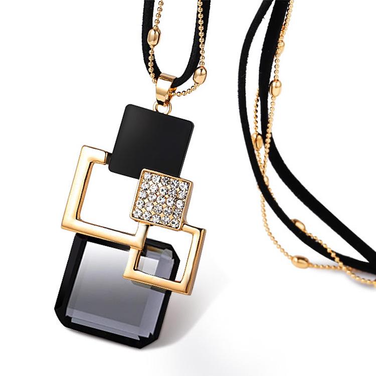 New crystal sweater chain women's Korean version fashion clothes accessories retro long necklace versatile autumn and winter pendant wholesale