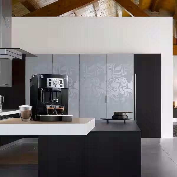 Ekspres Do Kawy Z Młynkiem Delonghi Magnifica S Ecam 22.110.B Czarny
