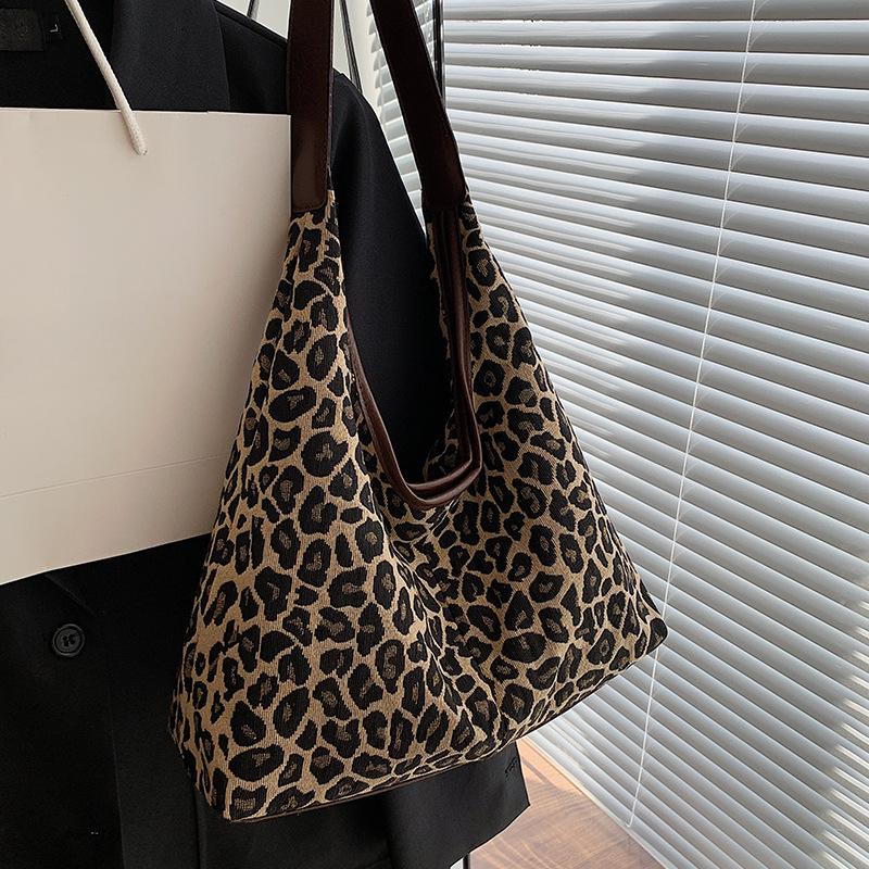 Koreanische Nischen-Einkaufstasche, neue Canvas-Tasche mit Leopardenmuster für Damen, große Kapazität, Unterarmtasche für Studenten für den Unterricht