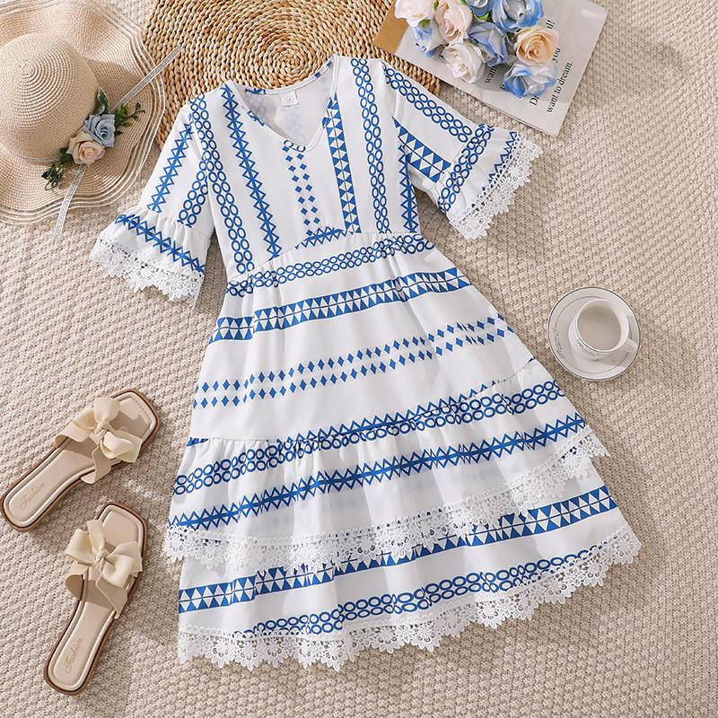 

Girls Fashionable Dress for Summer, Children s Elegant V-neck Lace-trimmed Short-sleeved Dress 170cm=12Y небо синє кольору