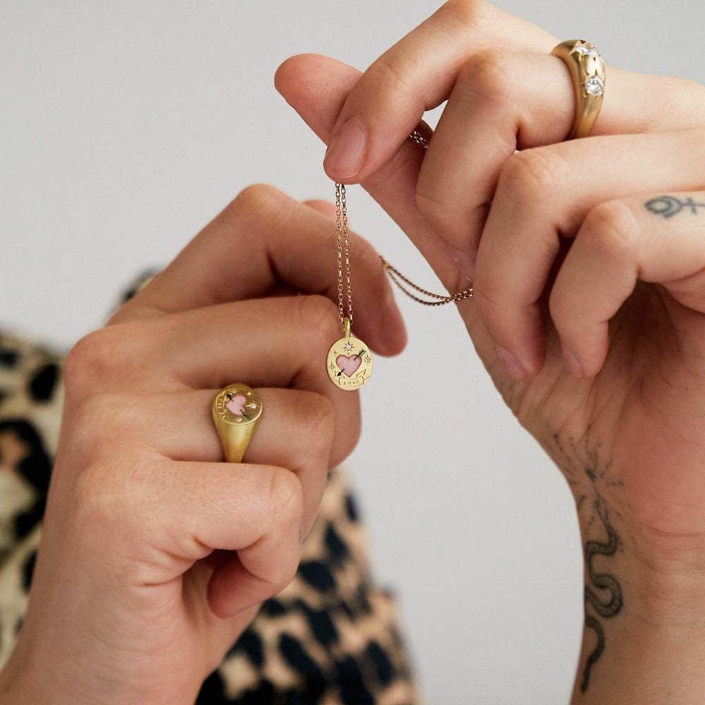 Exquisite Hand Painted Necklace Stylish Clavicle Chain Accessory for Young Women Seeking Fashion and Individuality