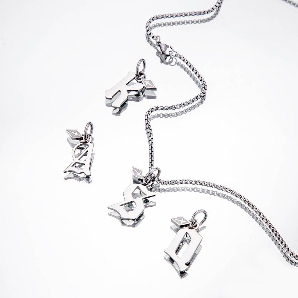 Titanium Steel Unisex Necklace: Minimalist Hip Hop Pendant in Cold Style for Couples, Featuring a Light Luxury Niche Design.