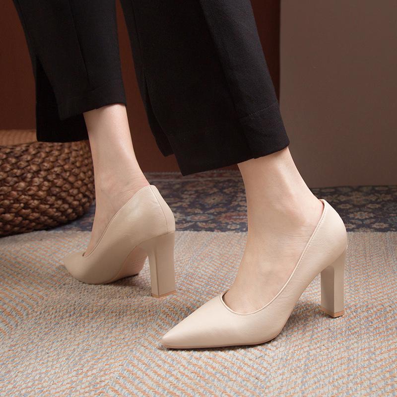 Herfst nieuw zacht leer Franse dikke hak hoge hakken dames veelzijdige puntige nude enkele schoenen professionele damesschoenen