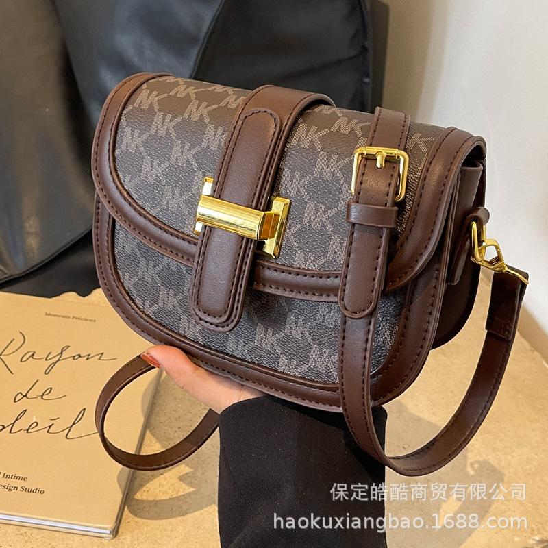 Niche design bag women's autumn and winter 2025 new retro high-end shoulder messenger bag women's popular saddle bag