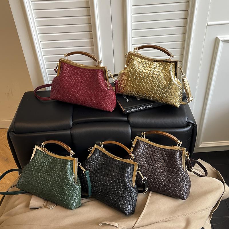 Women's New Fashionable Handbag with Indentation, Hand-held Clip, Shell Bag, Fashionable Temperament, Single Shoulder Crossbody Small Bag