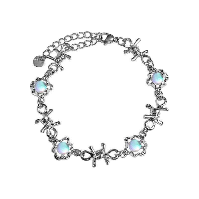 Moonstone Thorns Chain Necklace For Women With Geometric Design And Lockbone Style Perfect For Party Wear
