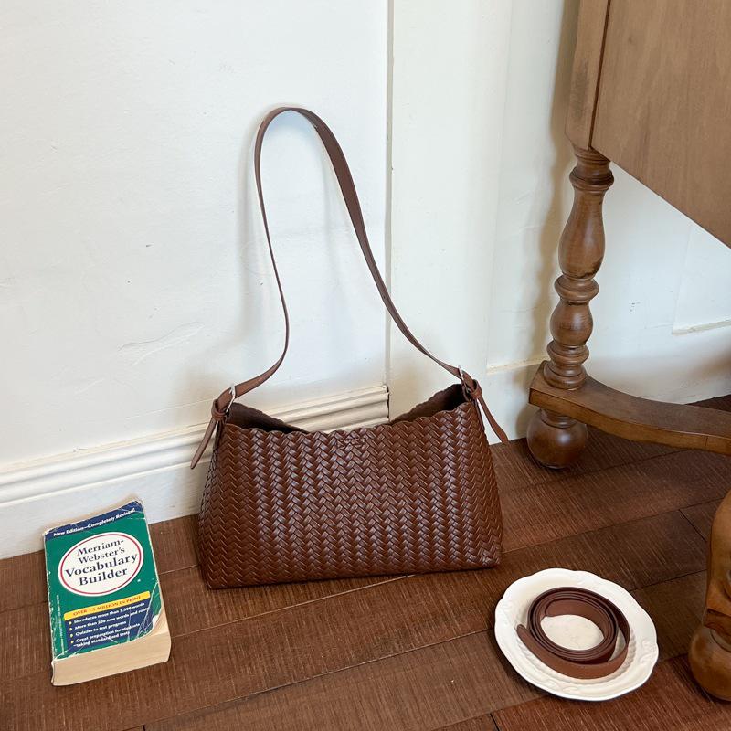 Elegant Woven Texture Underarm Bag: Women's High-Value French Shoulder Bag