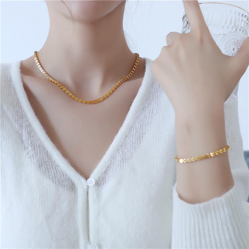 Japanisch-Koreanischer Stil Fächerförmige Phönixschwanz Halskette, Einfache Rauten Schlüsselbein Kette für Frauen, Titanstahl Pfirsichherz Schmuckstück.