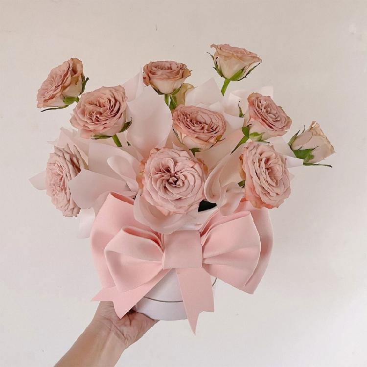 Small Handcrafted Flower Bucket with Fashionable Bows Practical Miniature DIY Bucket Suitable for Parties & Gifts
