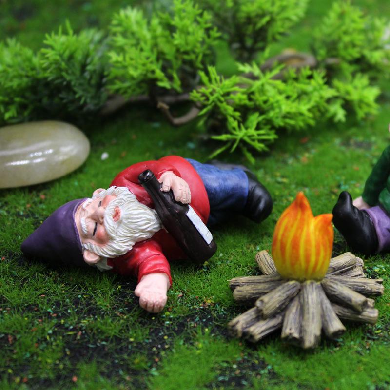 Christmas Elf Garden Ornament - Resin Drunken Gnome for Festive Decor