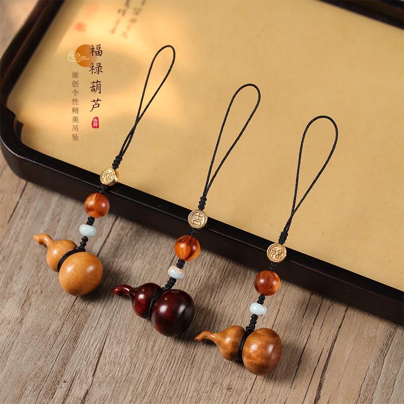 Creative Chinese-style high-end sandalwood small gourd phone chain pendant U Pendant for hanging on a bag, suitable for couples