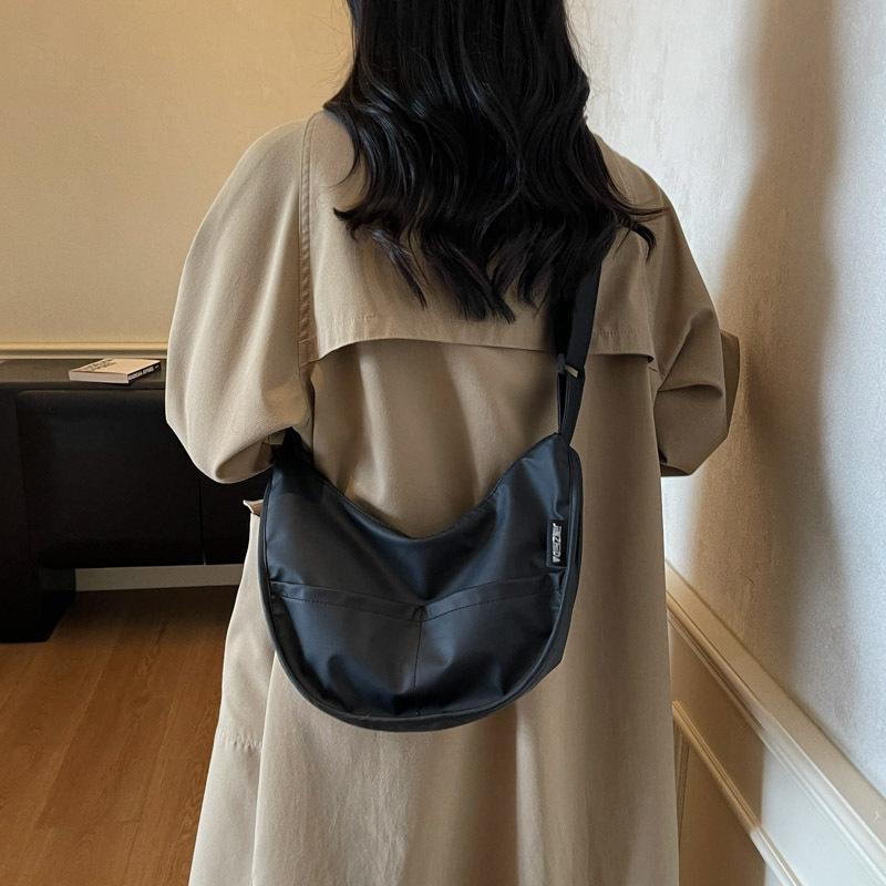 Dumpling bag, Korean version of fashion niche commuter women's shoulder bag, Japanese solid color small fresh new casual crossbody bag