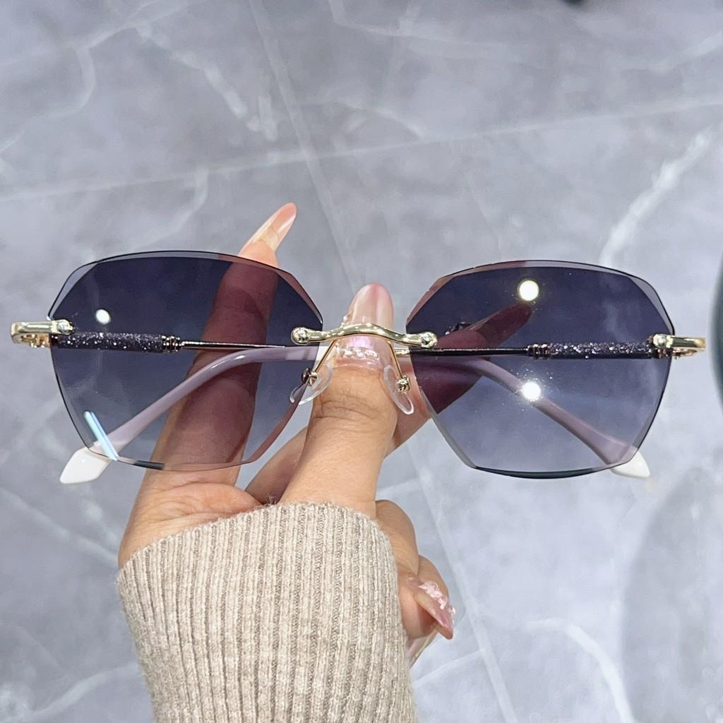 Fashion Small Framed Sun Glasses With Uv380 Protection For Travel And Parties