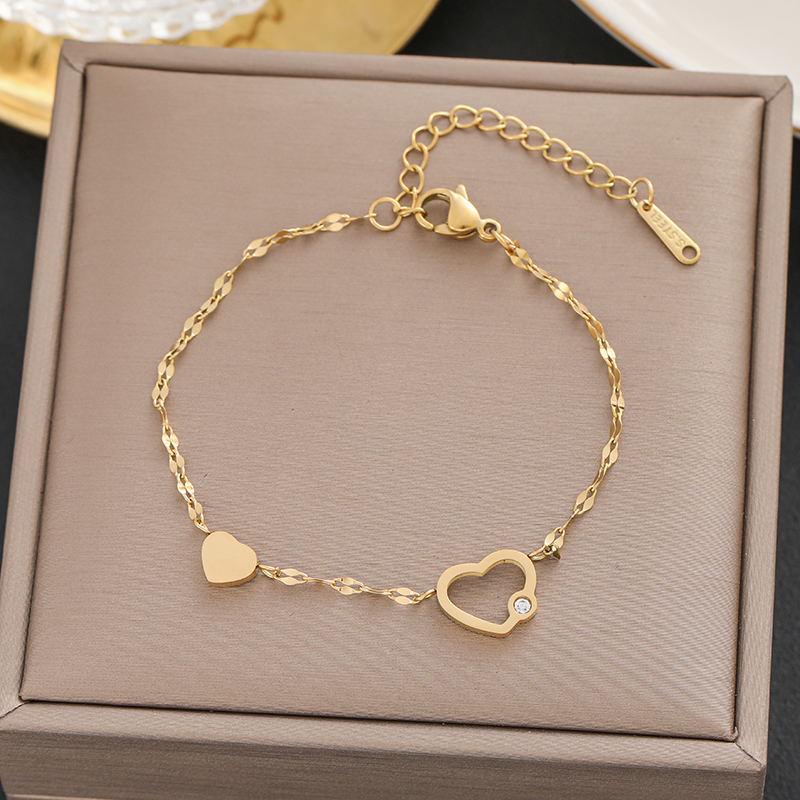 Women's Fashion Titanium Steel Bracelet: Elegant Japanese & Korean Design, Non-Fading Stainless Steel, Versatile Jewelry.