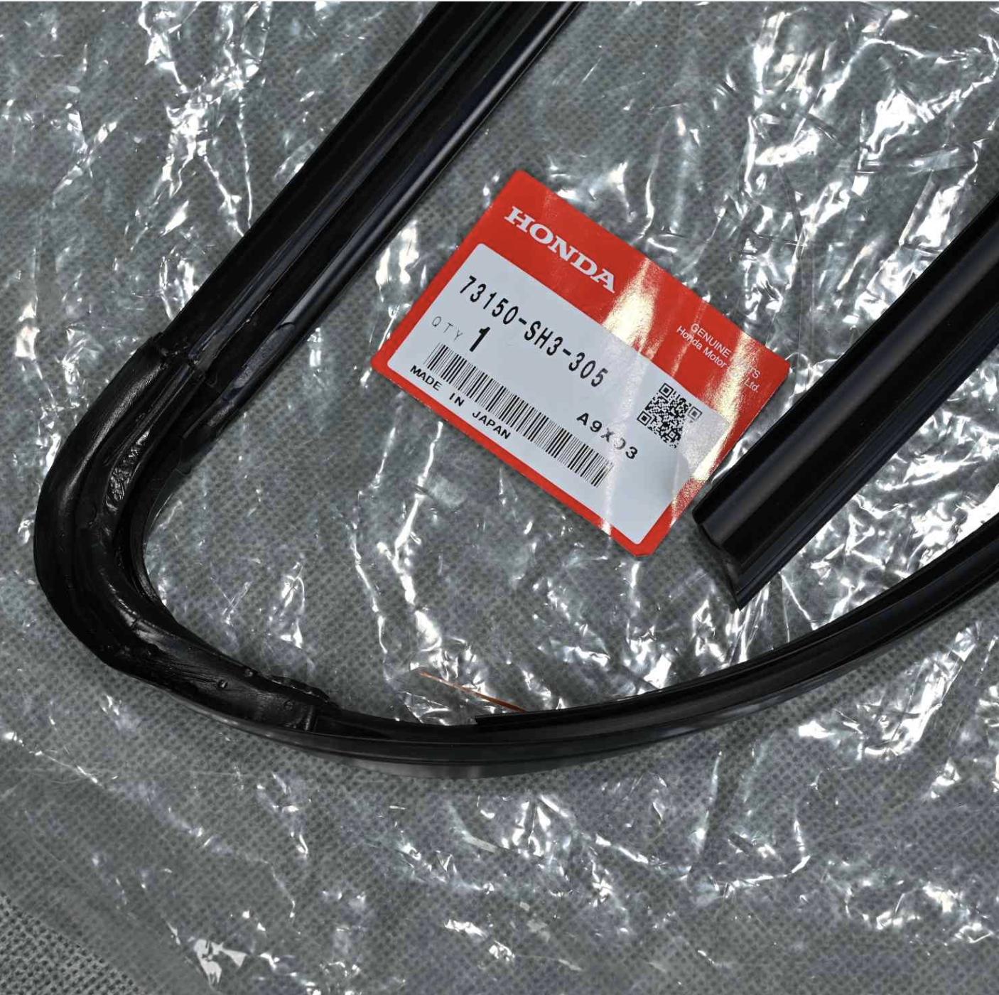 

HONDA Front Glass Window Molding Windshield Genuine 73150-SH3-305 Civic EF9 SIR