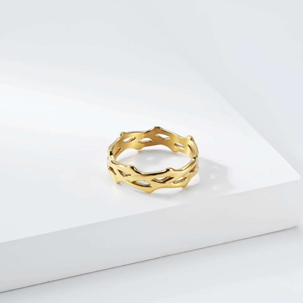 European Thorn Vine Titanium Steel Ring: Unisex, Personalized, Trendy, Non-fading, Handcrafted Wedding Jewelry for Men and Women.