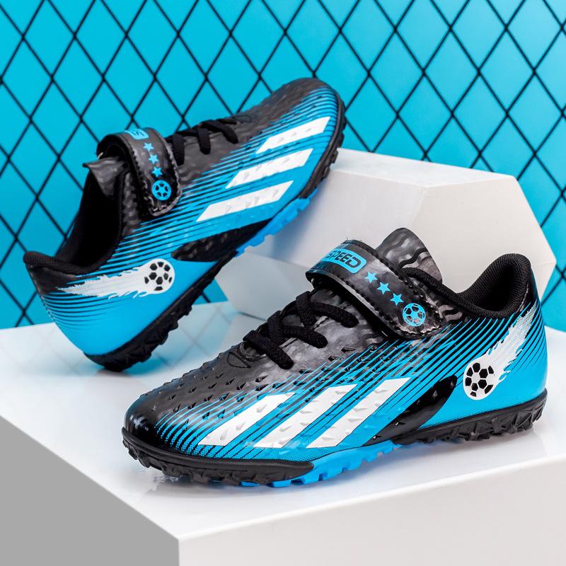 

Детские футбольные бутсы на липучке для мальчиков и девочек, тренировочные бутсы для игры в мяч с шипами, для подростков и детей младшего школьного возраста, кожаные спортивные бутсы 38