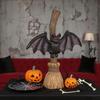 Halloween Besen Fledermaus Figur Harz Fledermaus mit roten Augen Tischdekoration für Innen Außen Zuhause Terrasse Deko