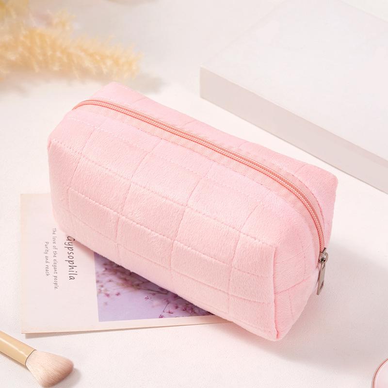 

Classic Design Makeup Bag Spacious Portable Cosmetic Bag Large Capacity Makeup Bag High-Quality For Daily Use Business Trips рожевий