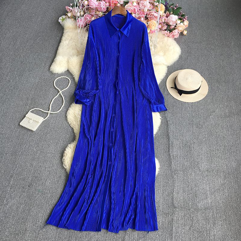 Letnia, jednokolorowa, luźna plisowana sukienka z klapami