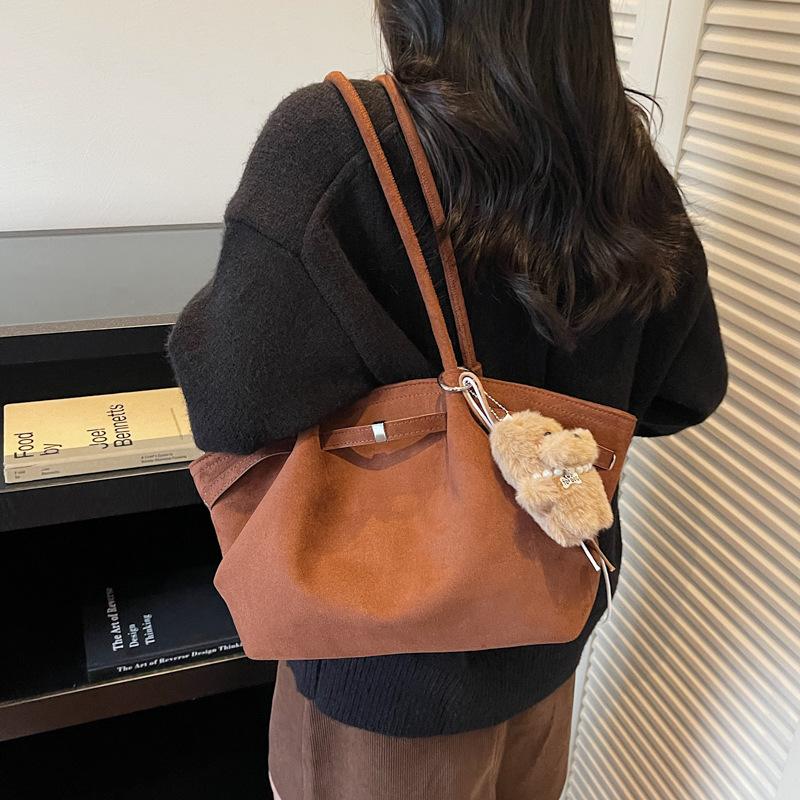 Fashion casual tote bag women's commute to work large-capacity shoulder bag 2025 autumn and winter new high-end underarm bag