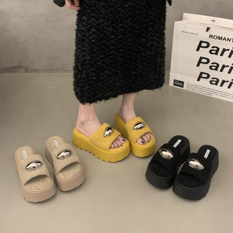 Platform slippers female 2025 summer new retro fashion comfortable one-word drag fairy style with skirt beach drag tide