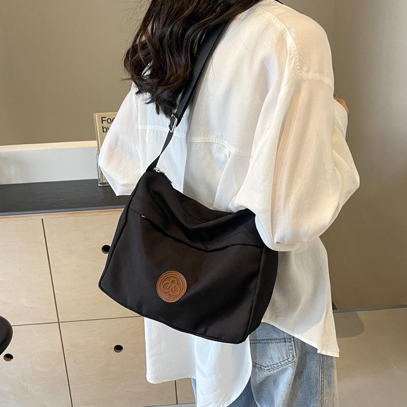

Leisure solid color canvas shoulder bag versatile and simple single shoulder crossbody bag