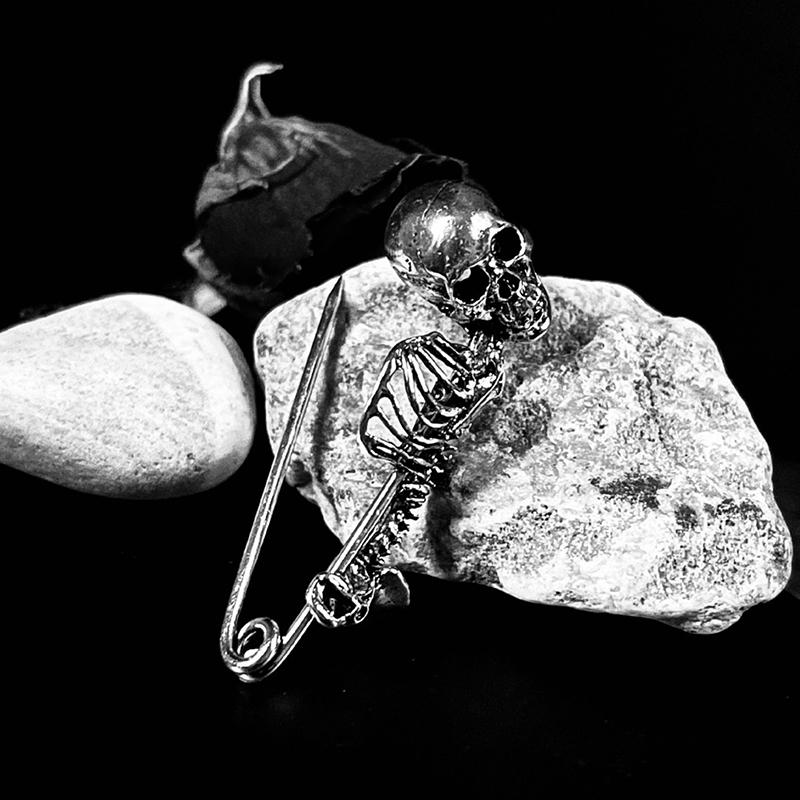 1Pc New Halloween Skull Brooch Gothic Skull Enamel Pin Badge Brooch Retro Skull Pin Couple Jewelry Home Decoration