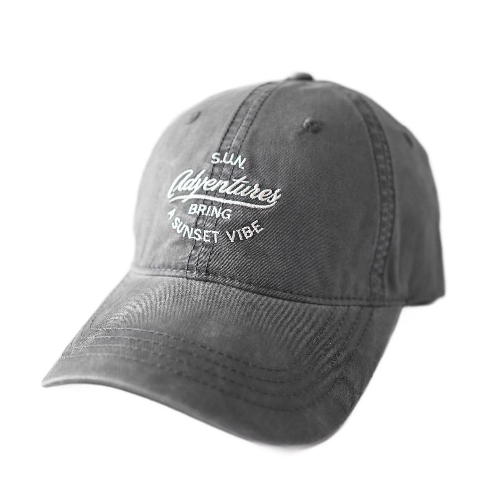 Fashion Hat Niche Soft Top Retro Letter Embroidery Solid Color Baseball Cap for Men and Women Couples Casual Fashion Versatile Cap